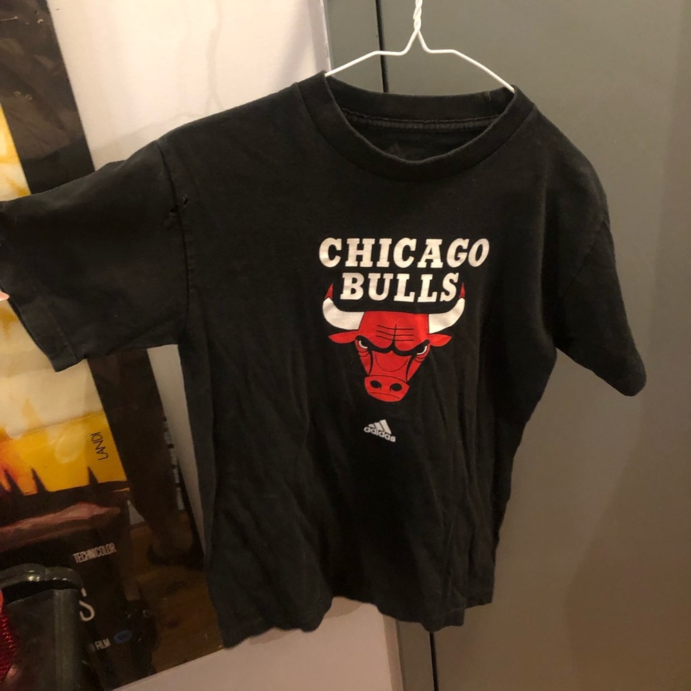 Chicago Bulls adidas tee shirt size small